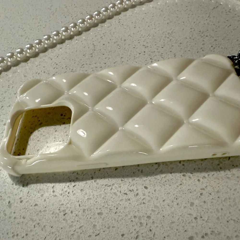 iPhone 14 Pro case with Pearl Hand Strap and Crossbody Strap - Picture 4 of 10